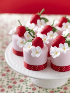 Strawberry and blossom mini cakes