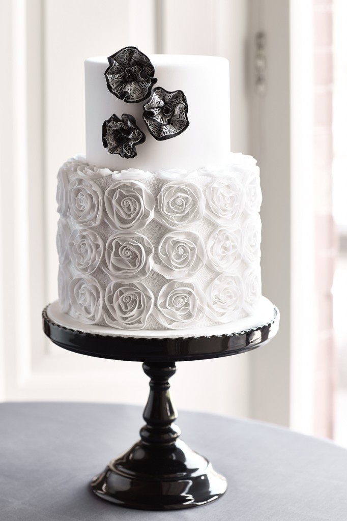 ribbon roses wedding cake