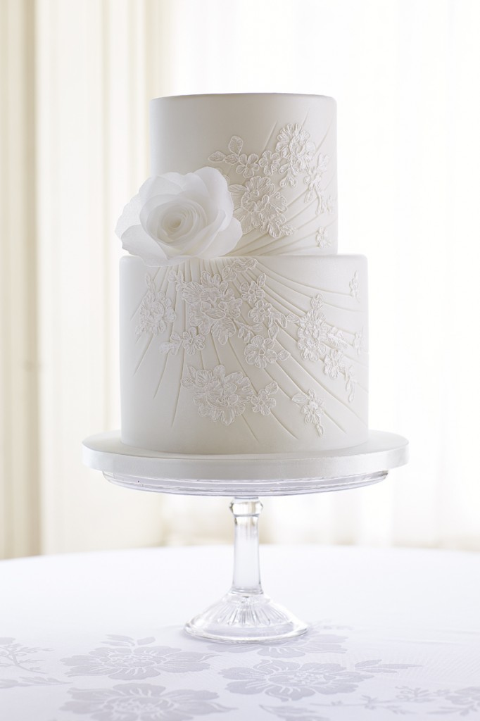 Cord lace cake with wafer paper flower